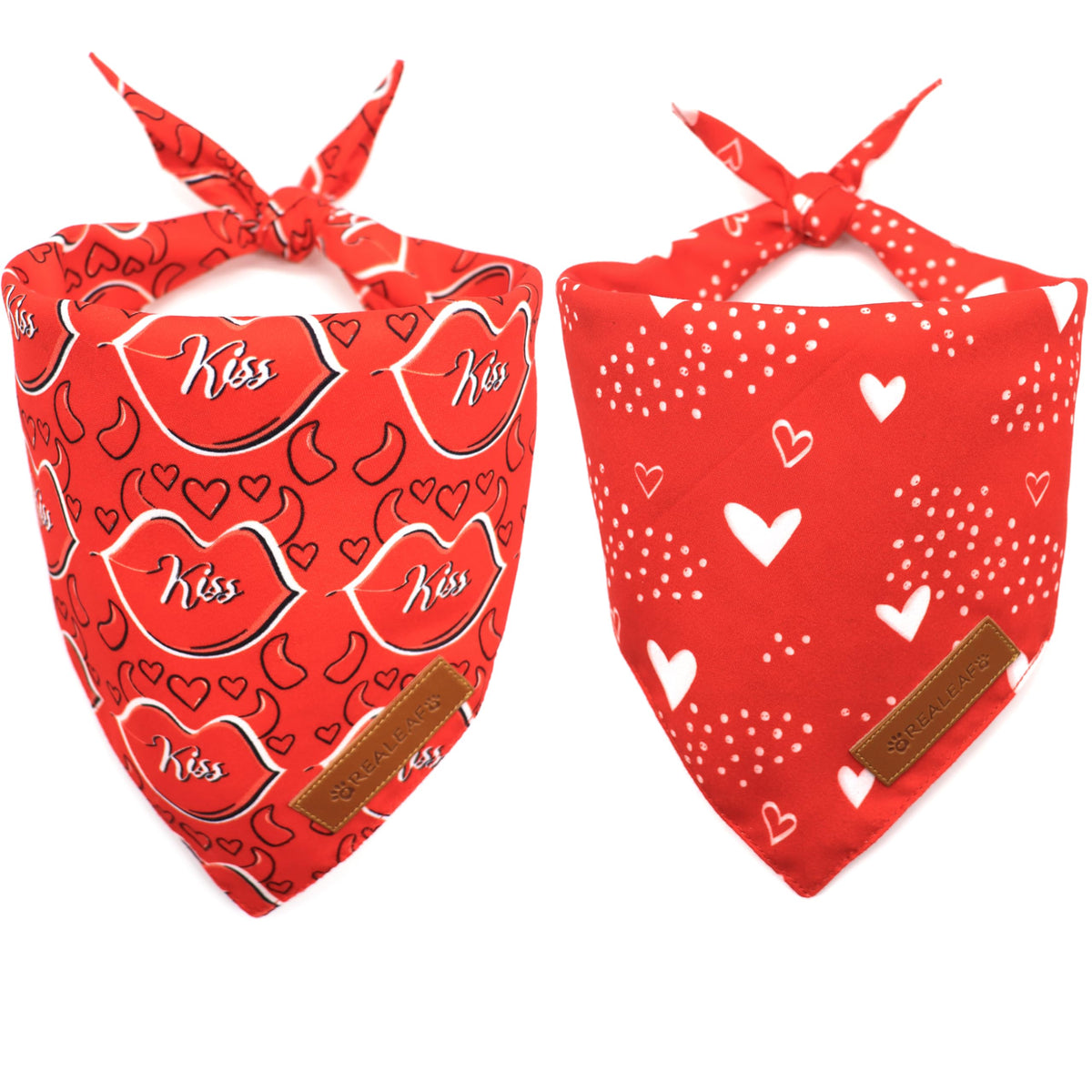 Bandana Realeaf para perro de dos caras con corazones, ideal para paseos con estilo.