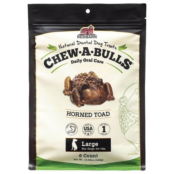 Un perro disfrutando de Redbarn Chew-A-Bulls como masticable dental