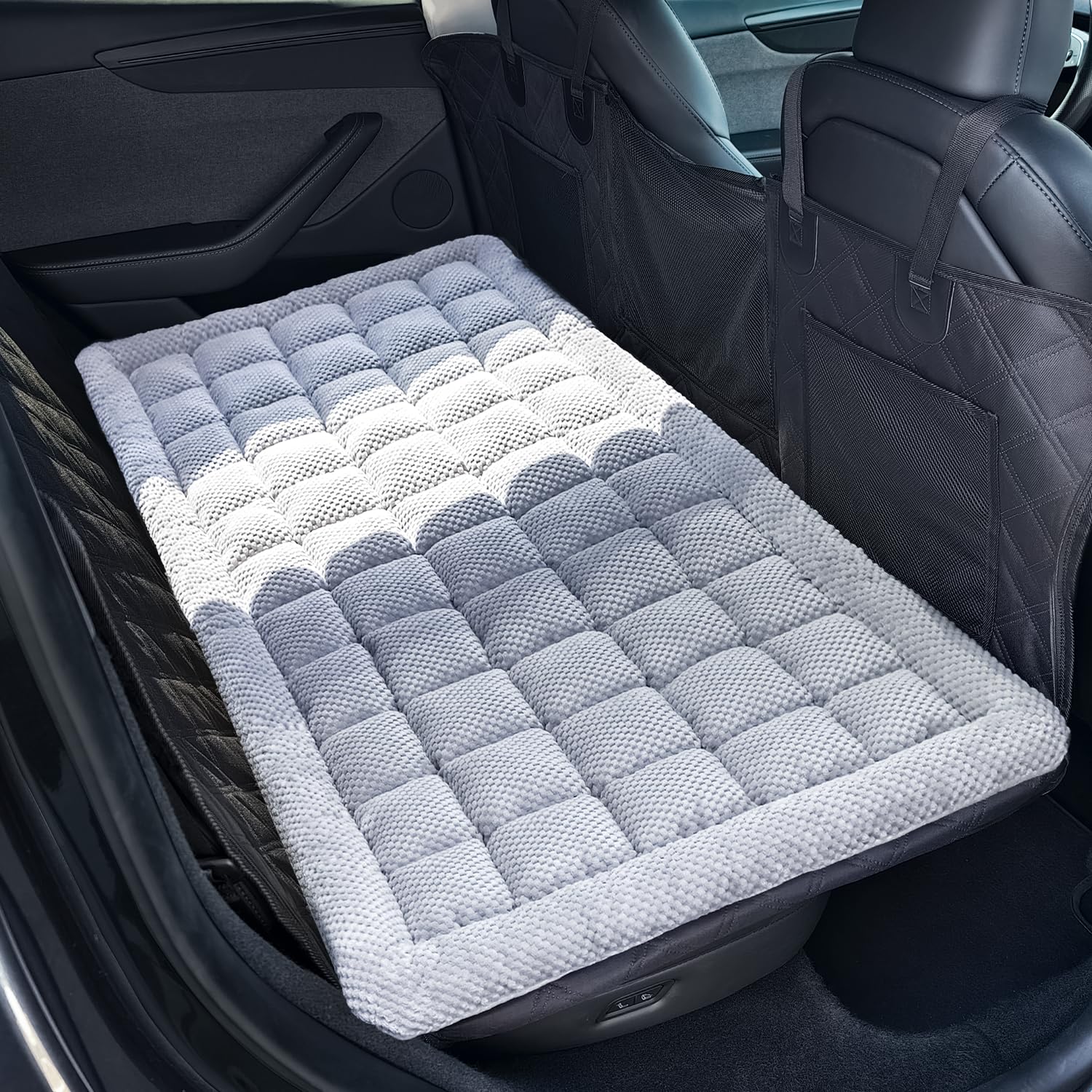 Cama para perro REEVAA en asiento de coche, gruesa y confortable para viajes largos.
