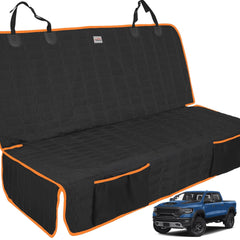 Funda Reliadura para asiento trasero instalada en camión protege el tapizado y brinda ajuste seguro.