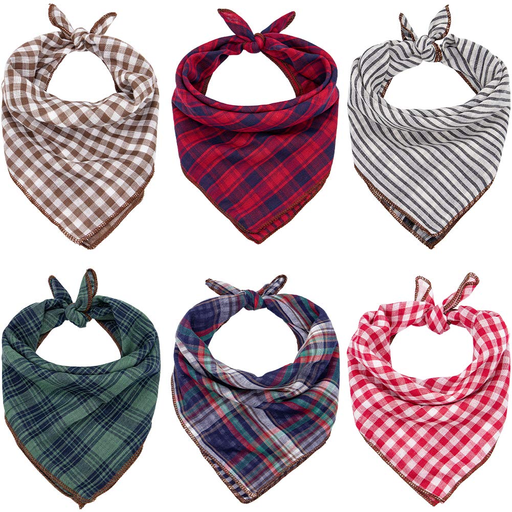 Bandana navideña de Remifa en cuadros escoceses para perros.