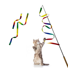 Repounce varita para gatos con lazos arcoíris, ideal para juego activo.