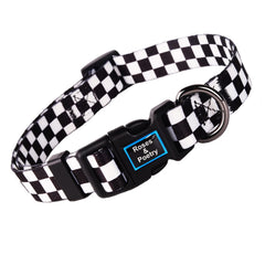 Collar Roses&Poetry para perro con cuadros negro-blanco, ideal para paseos con estilo.