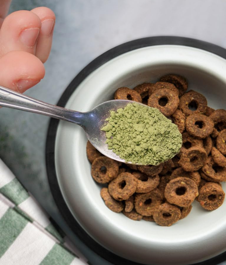 Ruff Greens, fórmula para razas grandes que apoya articulaciones y salud general.