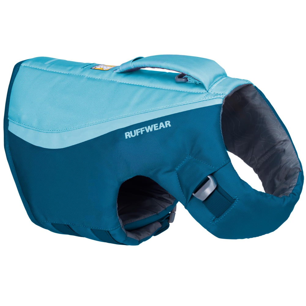 Ruffwear Float Coat con ajuste seguro en el cuello del perro.