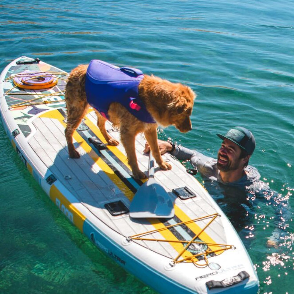 Ruffwear Float Coat adecuado para uso en bote y remo.