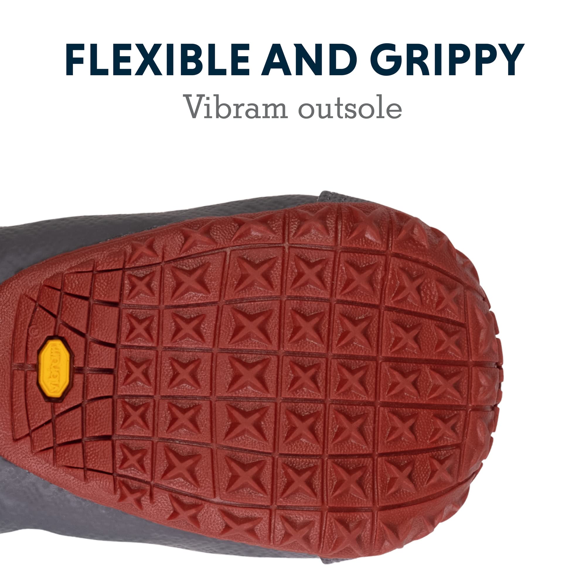 Ajuste delantero de Ruffwear Grip Trex durante caminata.