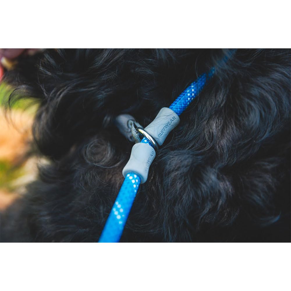 Ruffwear Just‑a‑Cinch: diseño delgado y compacto para guardar fácilmente.