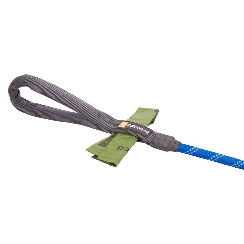 Ruffwear Just‑a‑Cinch: mango tubular suave para agarre cómodo.