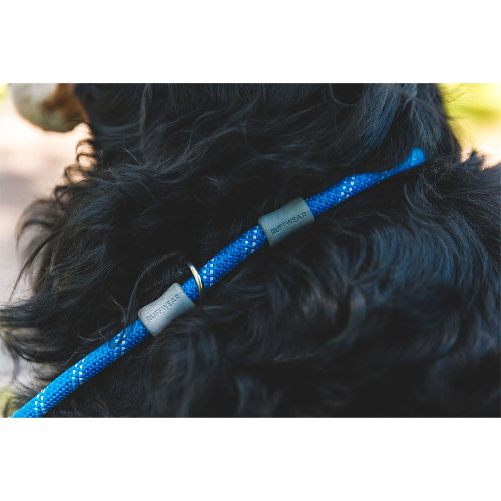 Ruffwear Just‑a‑Cinch: mejor visibilidad en paseos nocturnos y al amanecer.