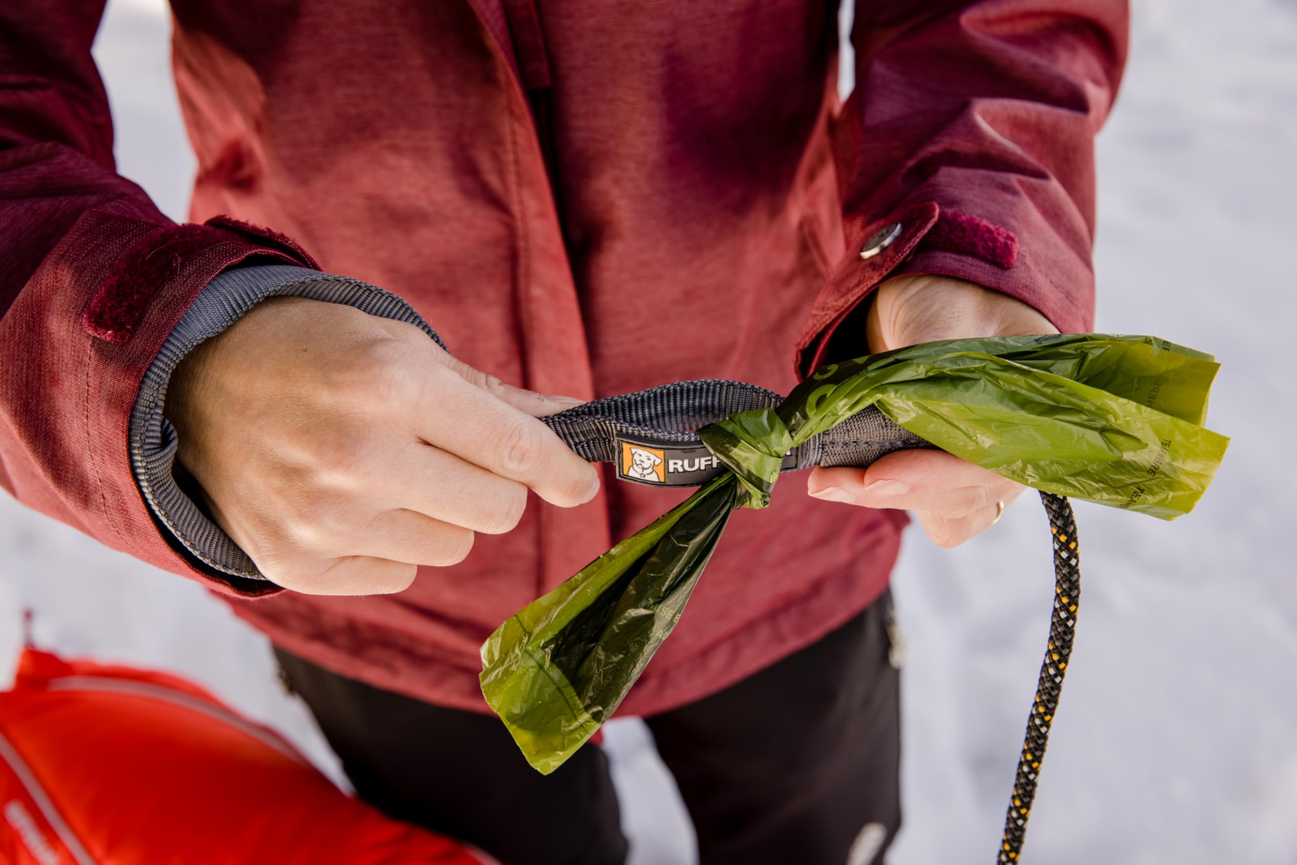Ruffwear Just‑A‑Cinch, almacenamiento compacto para viaje.