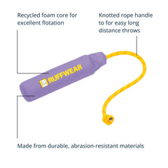 Ruffwear Lunker suave para dientes y encías durante el juego de búsqueda.