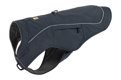 Ruffwear Overcoat Fuse chaqueta-arnés integrada Basalto Gris muestra el conjunto todo en uno para paseos.