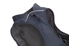 Hebillas laterales de fácil acceso en Ruffwear Overcoat Fuse.