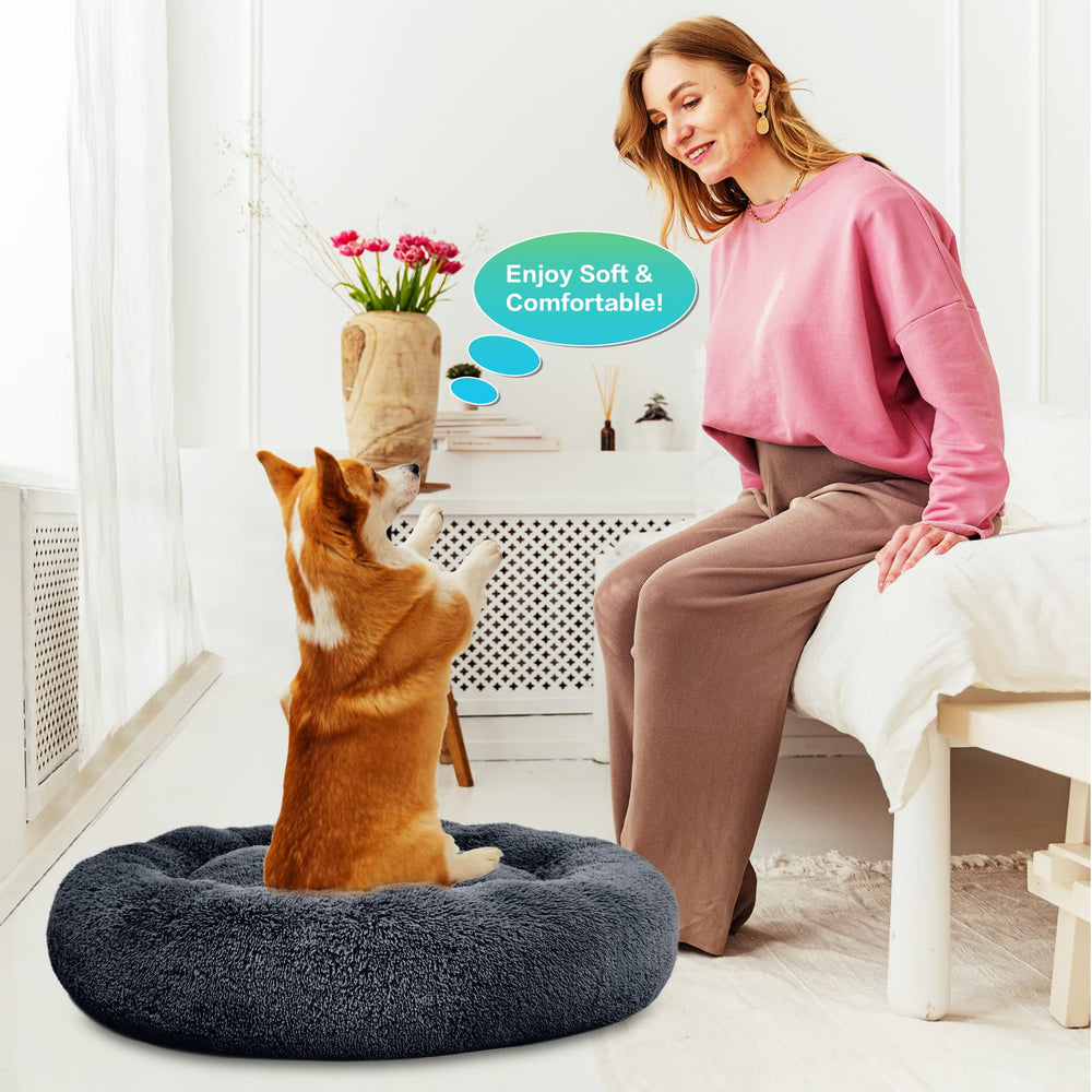 SAVFOX cama donut plush tamaños múltiples, vista de conjunto; apta para perros de varias razas.
