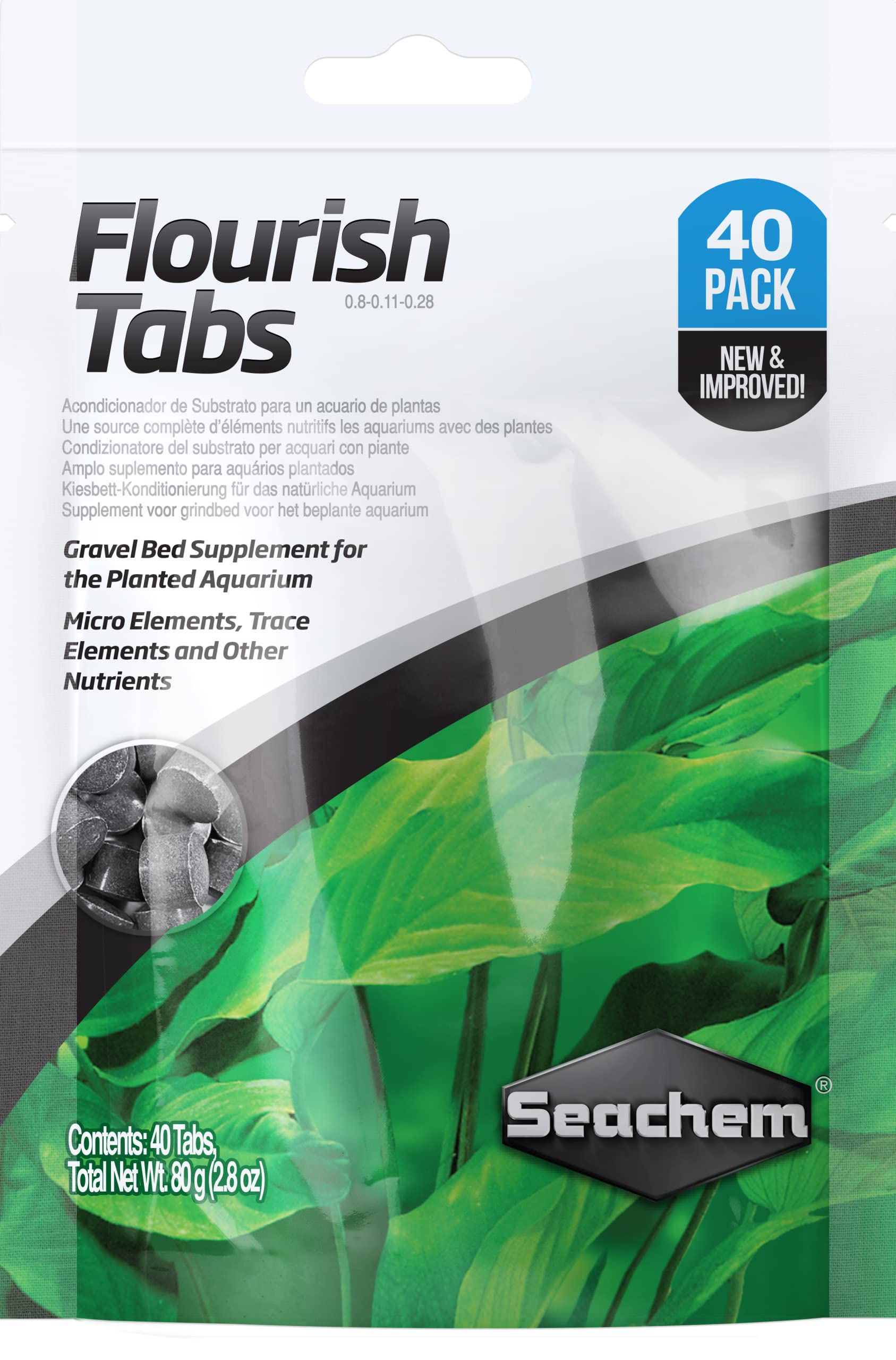 Seachem Flourish Tabs insertadas en grava para nutrir raíces de plantas acuáticas.