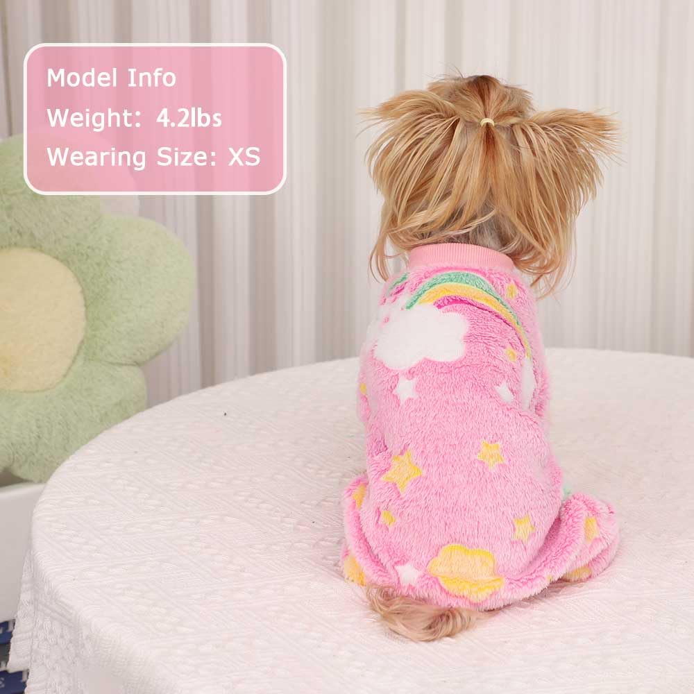 Pijama Sebaoyu para perro pequeño con cuadros beige-negro, estilo casual para días fríos.
