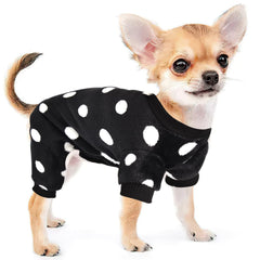 Pijama Sebaoyu para perros con puntos negros, confort cálido para noches frías.