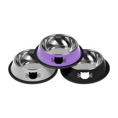 Serentive juego de tres cuencos para gatos con base antideslizante, comiendo sin volcarse.