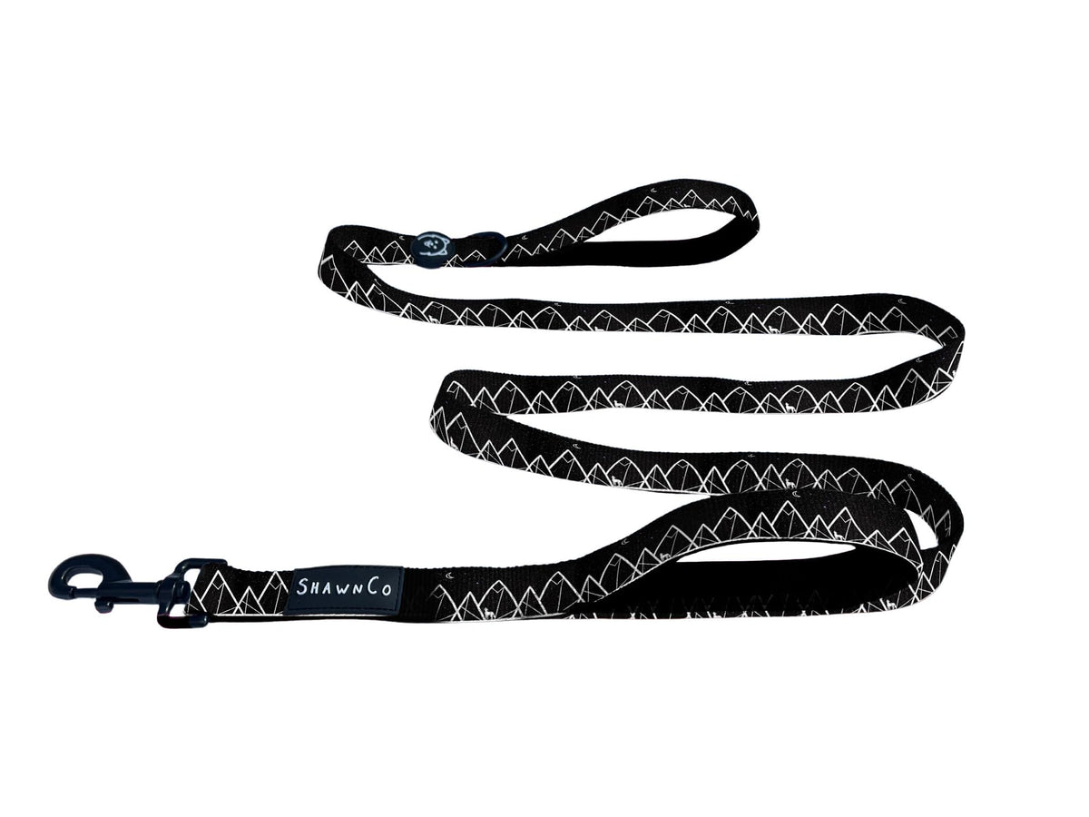 ShawnCo Dream Walk: correa de nylon Wolf Moon con mango de neopreno suave para paseos cómodos.