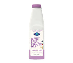 Leche de cabra congelada con probióticos de Shepherd Boy Farms, vertida para perros.