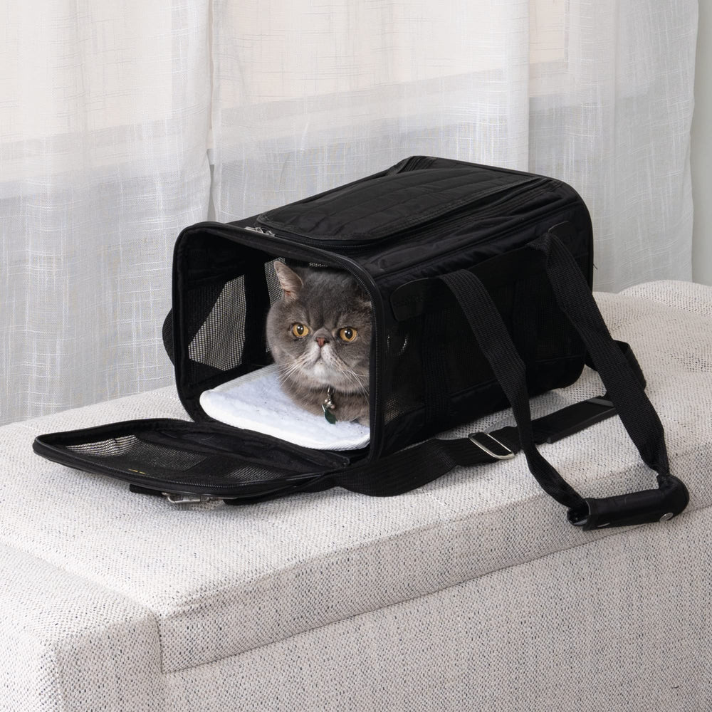 Interior impermeable de Sherpa Original Deluxe para mantener limpia la mascota.