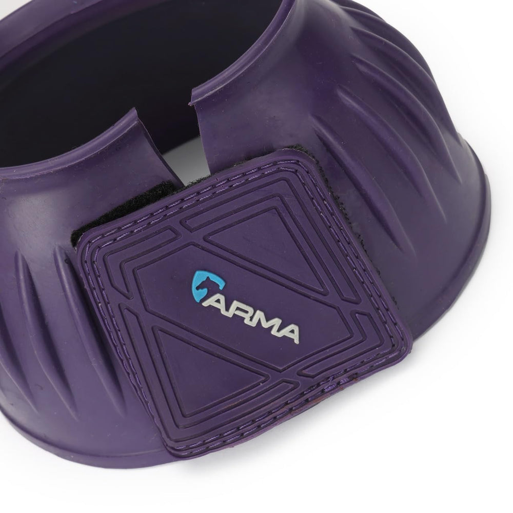 Shires ARMA Touch Close Over Reach Boots protege la pezuña ante golpes durante ejercicios.