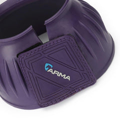 Shires ARMA Touch Close Over Reach Boots protege la pezuña ante golpes durante ejercicios.