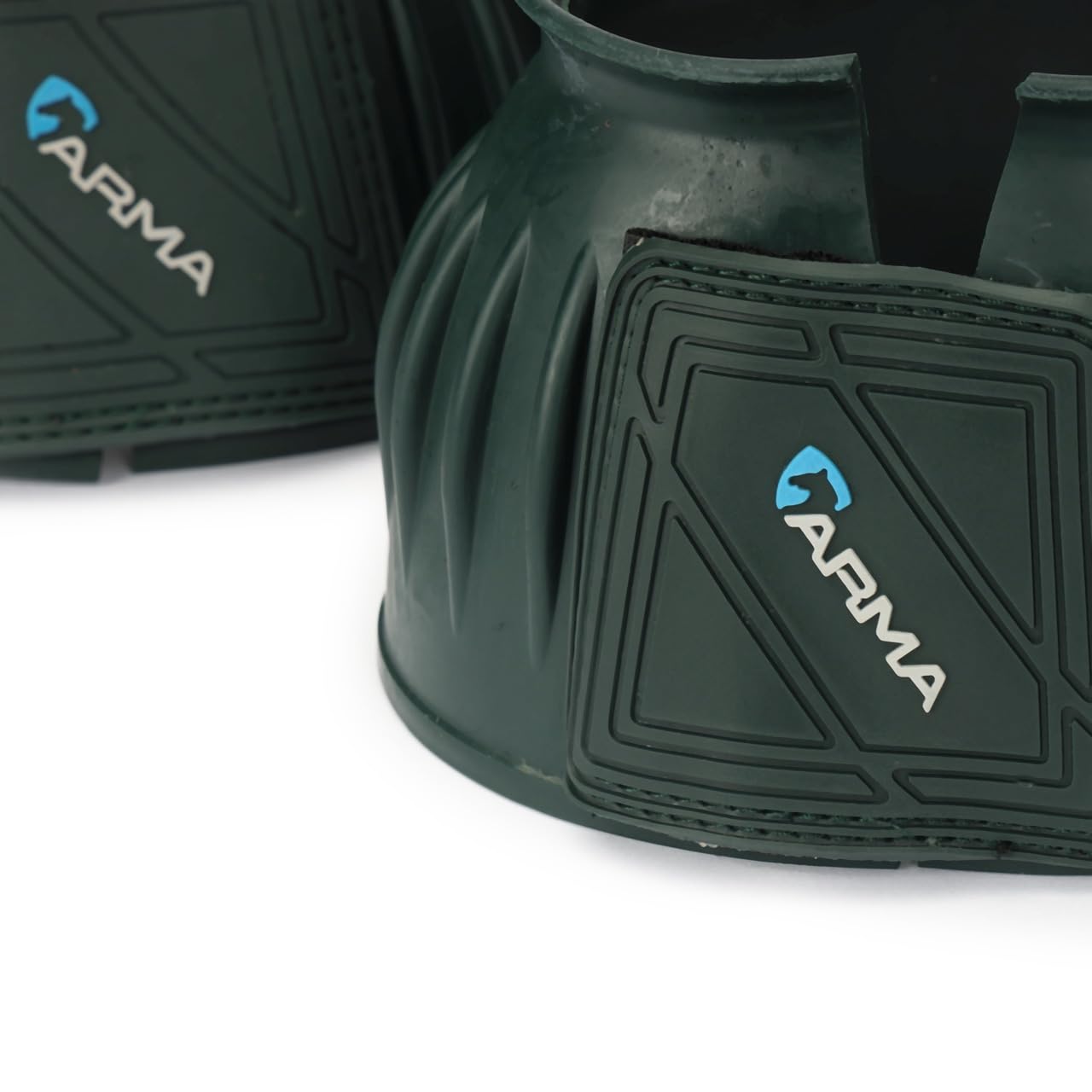 Shires botas sobrealcance verdes, vista lateral, cierre seguro para uso diario.