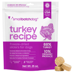 Smallbatch Pets muestra alimento crudo deshidratado de pavo, opción proteica para perros exigentes