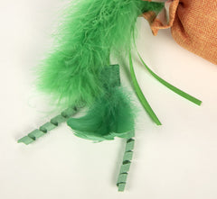 SmartyKat Kolossal Karrot Crinkle Kicker con hierba gatera para estimular juego