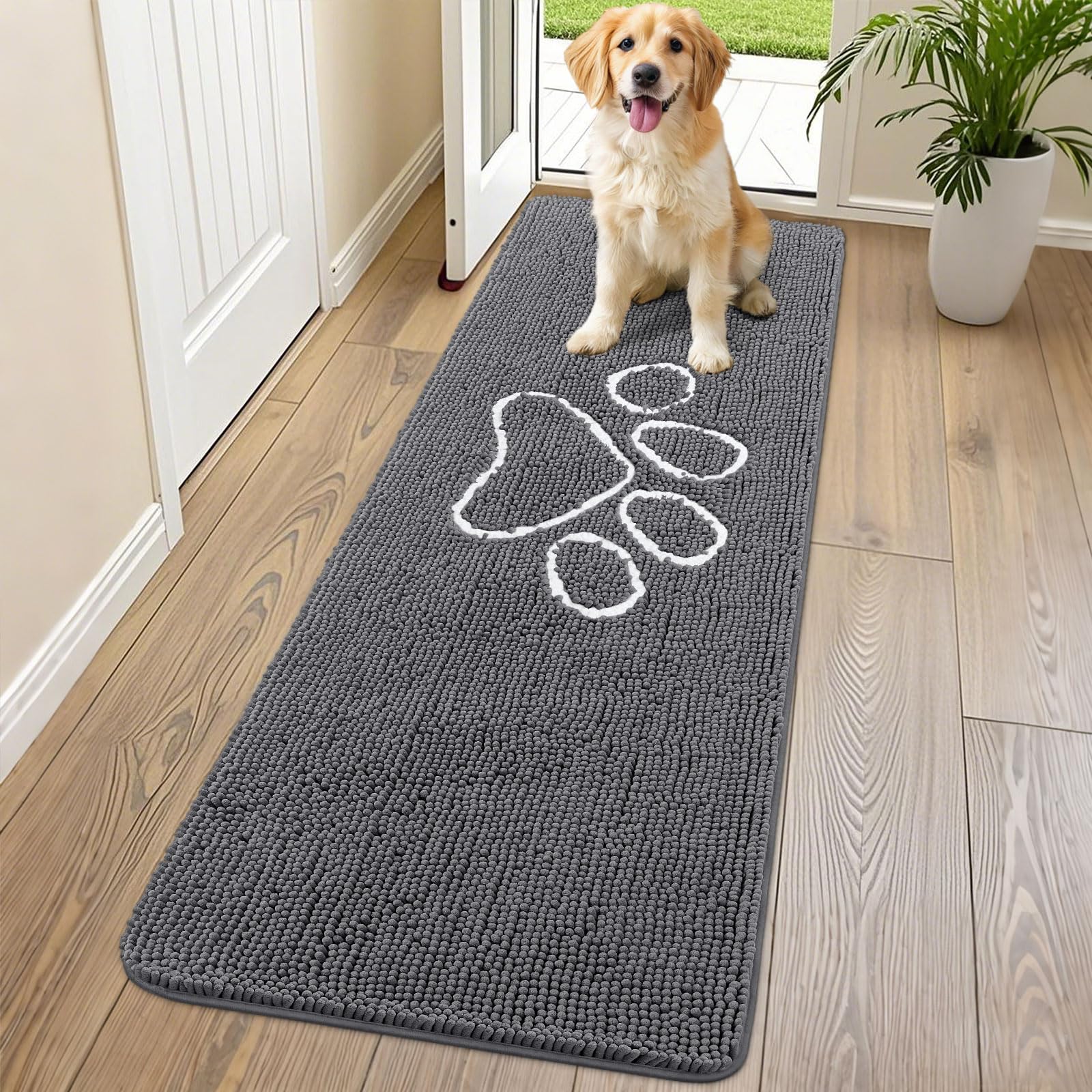 Alfombra Smiry con chenilla absorbente para patas limpias.
