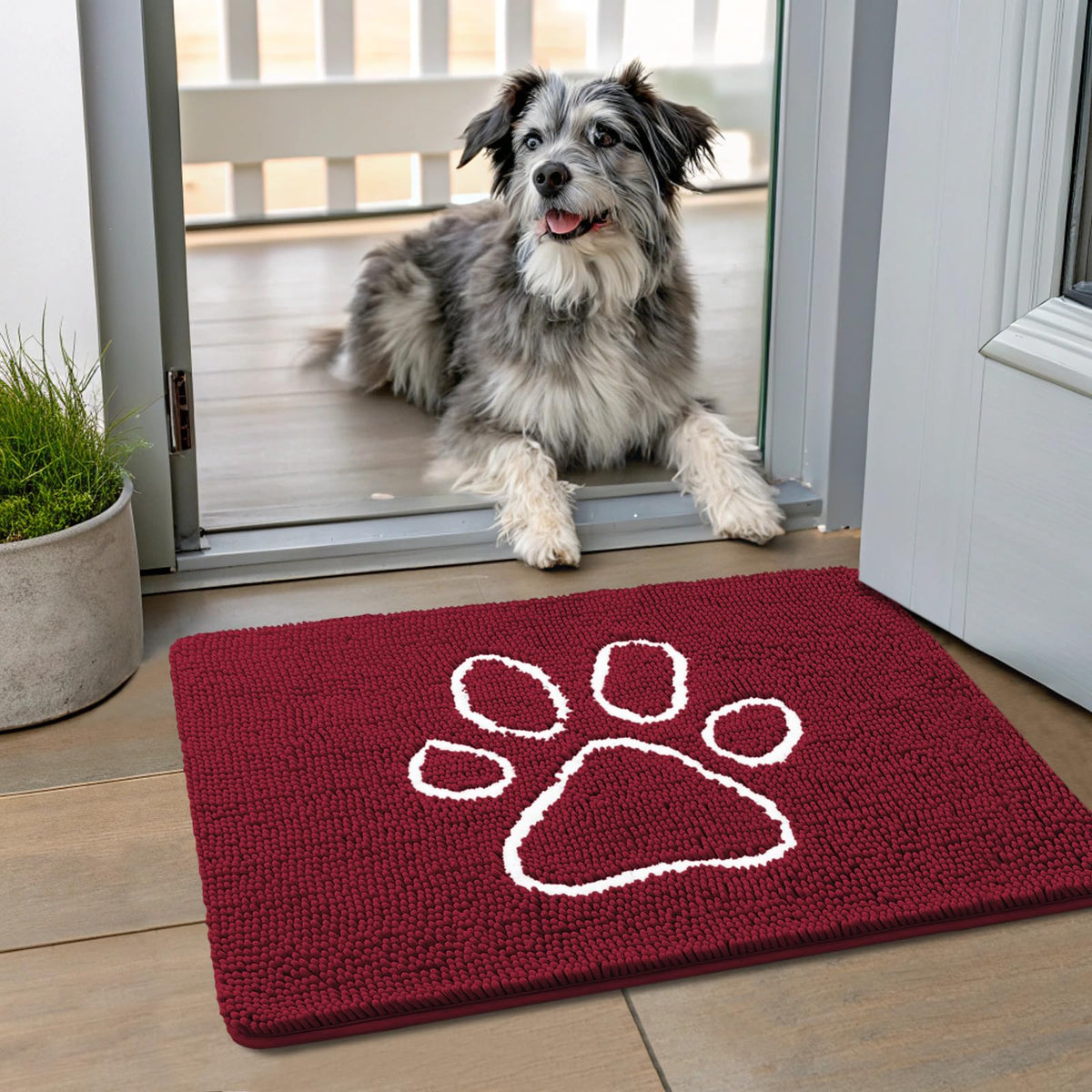 Smiry Dog Door Mat, chenille suave para confort al entrar en casa.