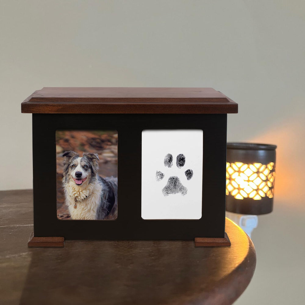 Sofunii urna de madera con álbum de fotos para guardar momentos.