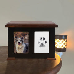 Sofunii urna de madera con álbum de fotos para guardar momentos.