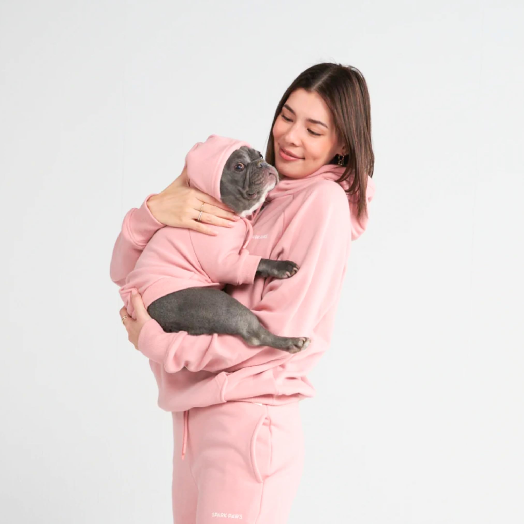 Spark Paws sudadera para perros - Detalle de costuras: acabado duradero y cómodo.