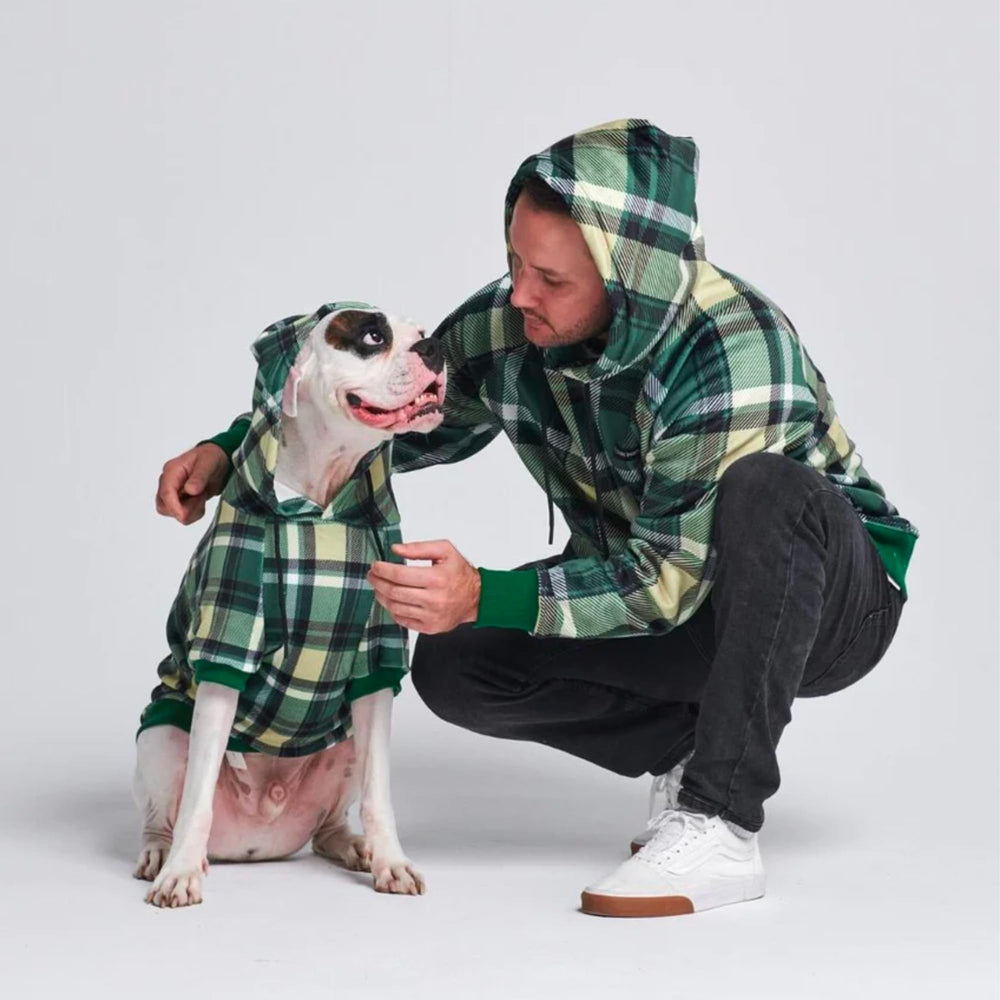 Bolsillos delanteros de la sudadera Spark Paws, almacenamiento práctico para llaves y móvil.