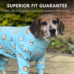 Spark Paws pijama con corte trasero en V para facilitar el baño.