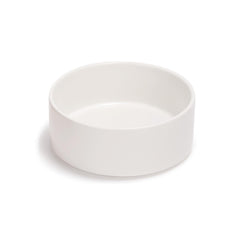 SPUNKYJUNKY cuenco cerámico blanco para mascotas, diseño estable y seguro.