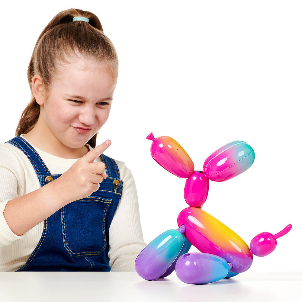 Squeakee Rainbowie empaque del producto para exhibir en la habitación