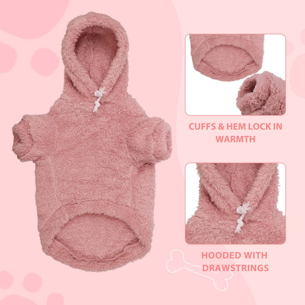 Tejido sherpa suave en la sudadera Stpiatue para perros, sensación cálida y agradable.