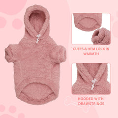 Tejido sherpa suave en la sudadera Stpiatue para perros, sensación cálida y agradable.