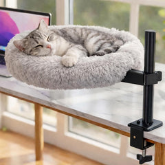 StrawbGira cama-escritorio-gato-360-giro: vista elevada para el gato y mejor supervisión.