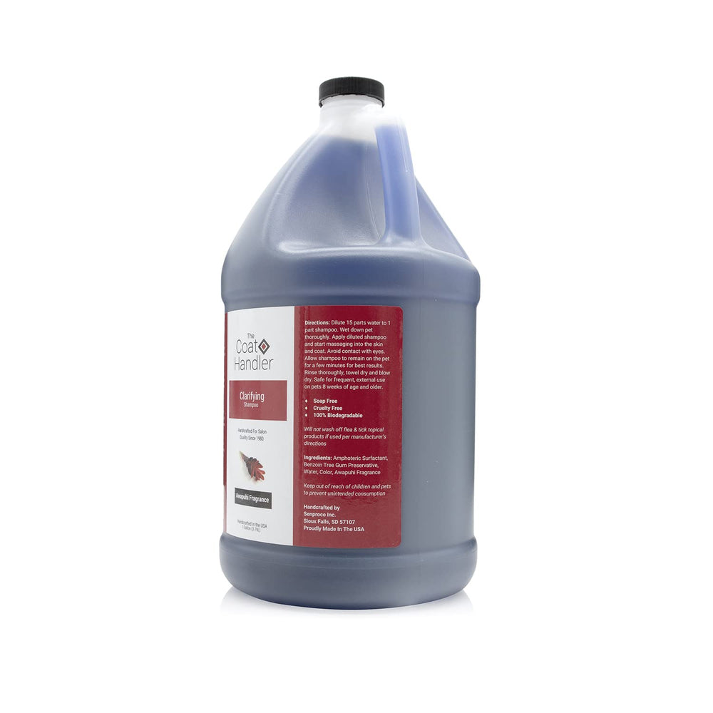 The Coat Handler Clarifying Dog Shampoo espuma suave, ideal para remover manchas.