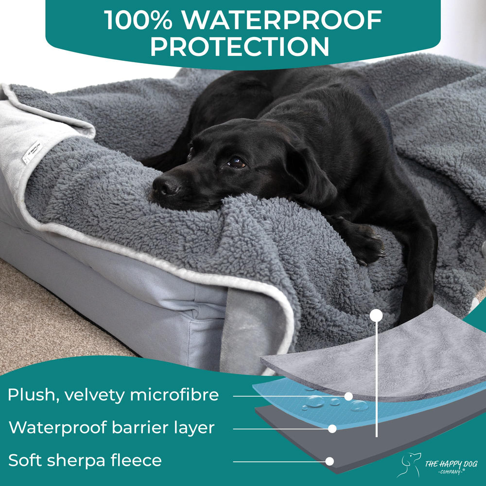 Detalle sherpa suave de la manta impermeable para perros grandes de The Happy Dog Company.