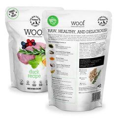 The New Zealand Natural Pet Food Co. Woof Receta de Pato Liofilizado – ingredientes naturales visibles.