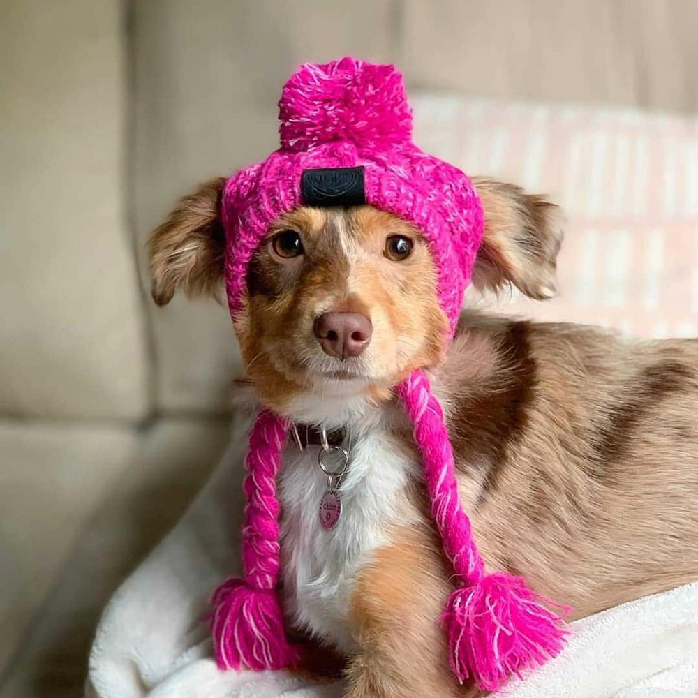 Gorro Tosuua con cordones ajustables para un ajuste seguro.