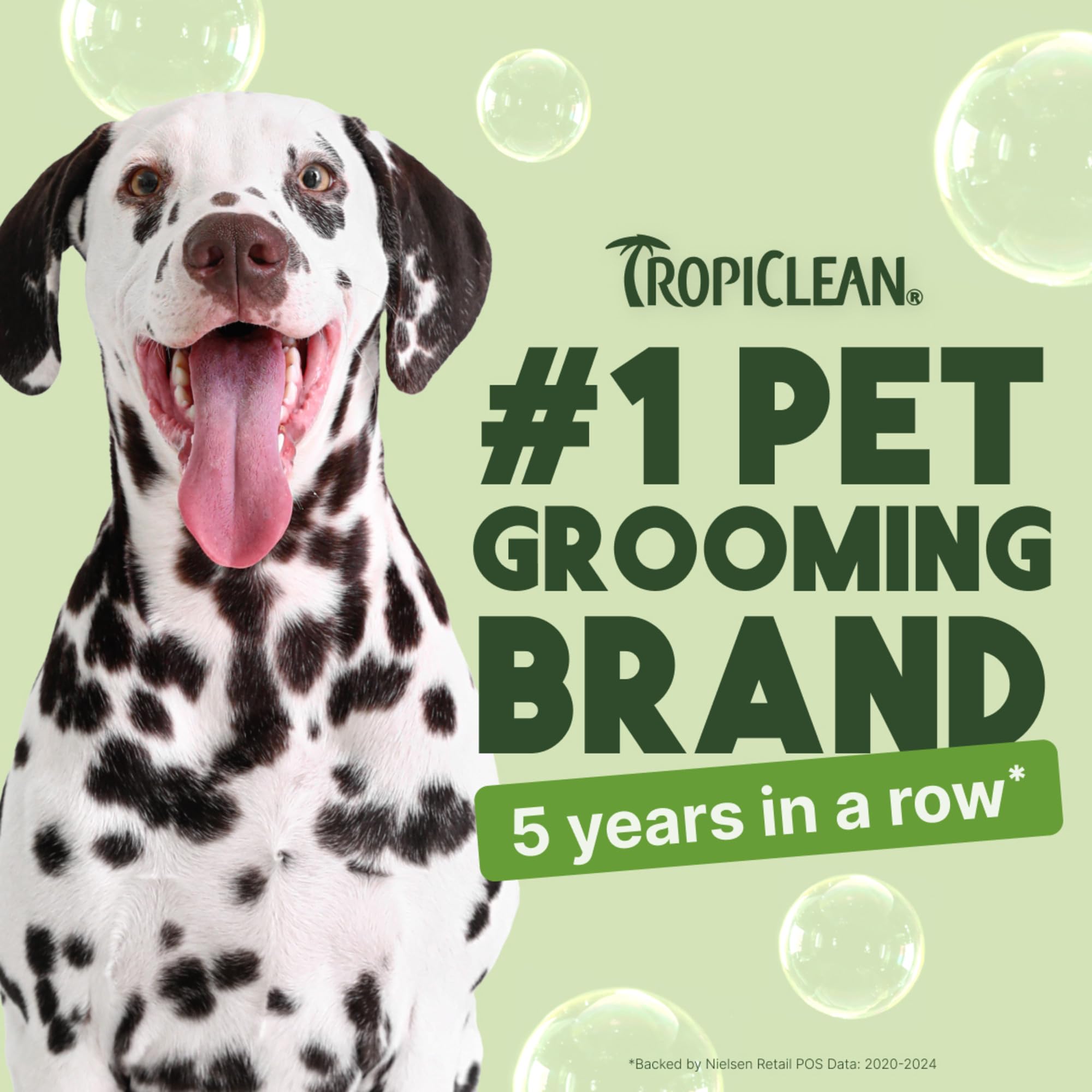 TropiClean champú para perros ofrece aroma duradero de aloe y coco.