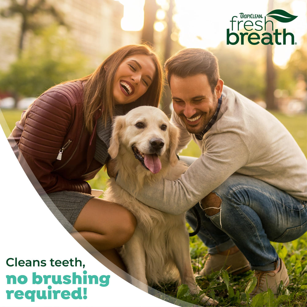 TropiClean gel dental mejora la higiene bucal de perros y gatos.