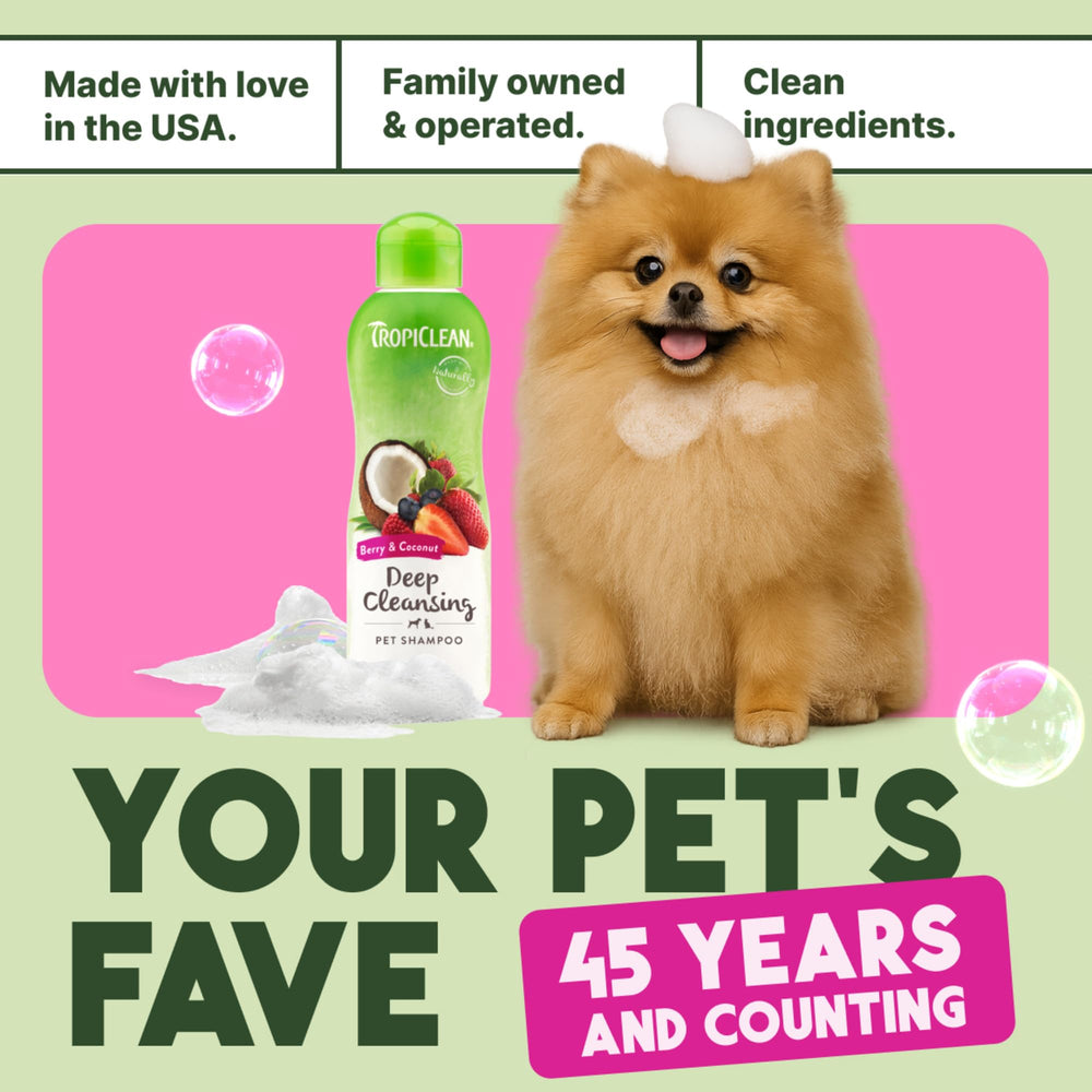 Dueños satisfechos y perros felices tras el baño con fragancia frambuesa TropiClean.